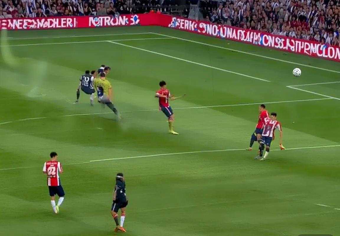 巴黎圣日耳曼VS马竞：巅峰对决战术解析与梅西姆巴佩表现(图3)